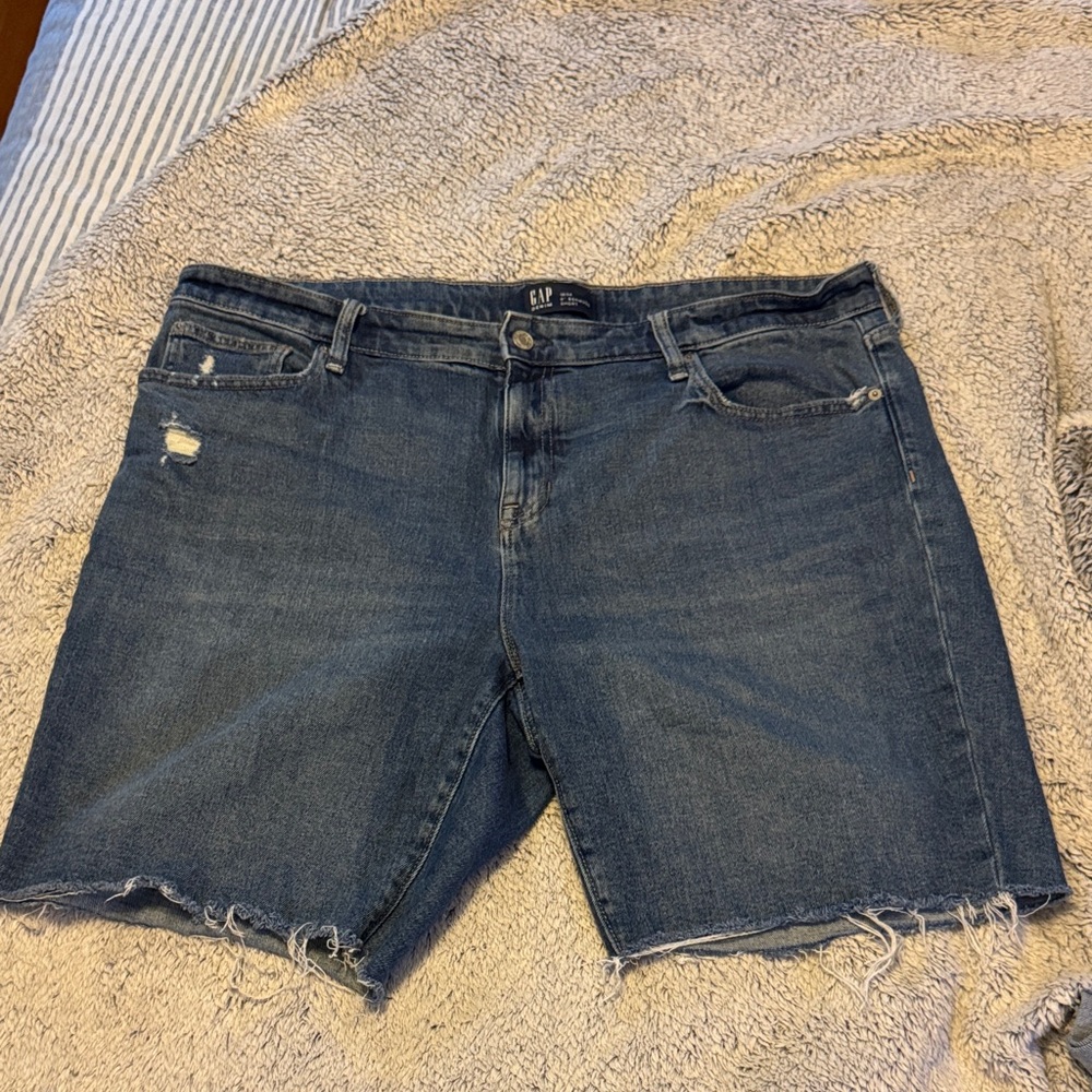 GAP Denim 9” Bermuda Shorts with frayed edge